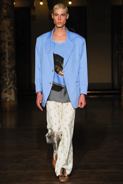Look 22